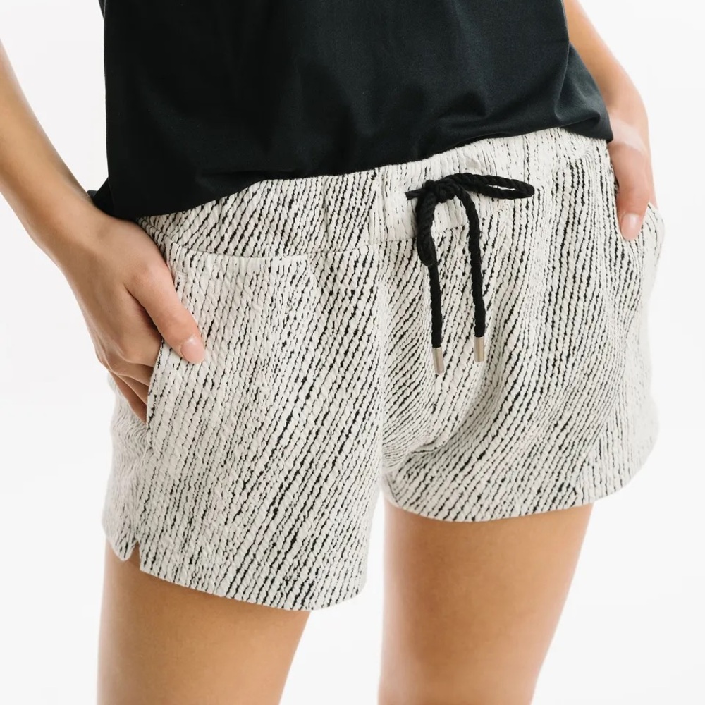 Zyia White Weave Texture Shorts Size Medium